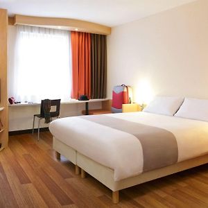 Room 1 double bed